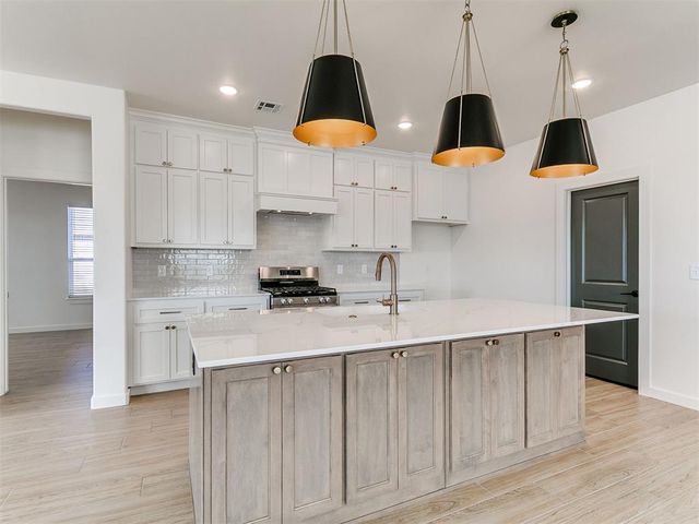 7701 Three Woods Lane, Yukon, OK 73099
