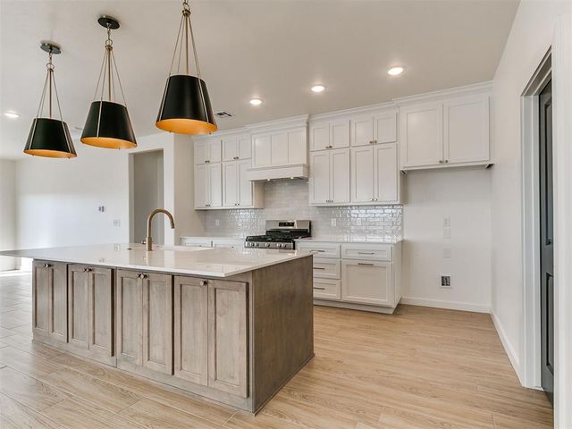 7701 Three Woods Lane, Yukon, OK 73099