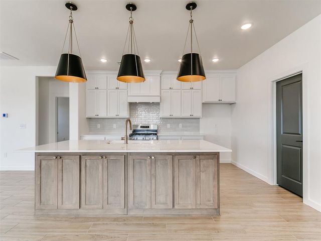 7701 Three Woods Lane, Yukon, OK 73099