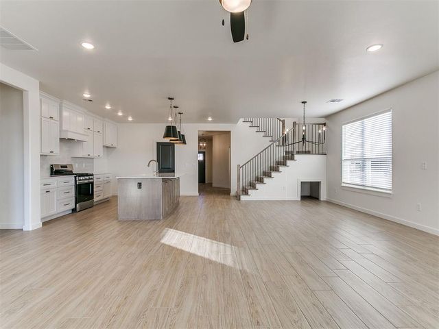 7701 Three Woods Lane, Yukon, OK 73099