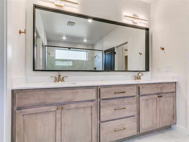7701 Three Woods Lane, Yukon, OK 73099