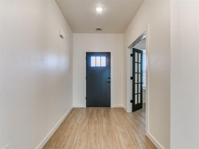 7701 Three Woods Lane, Yukon, OK 73099