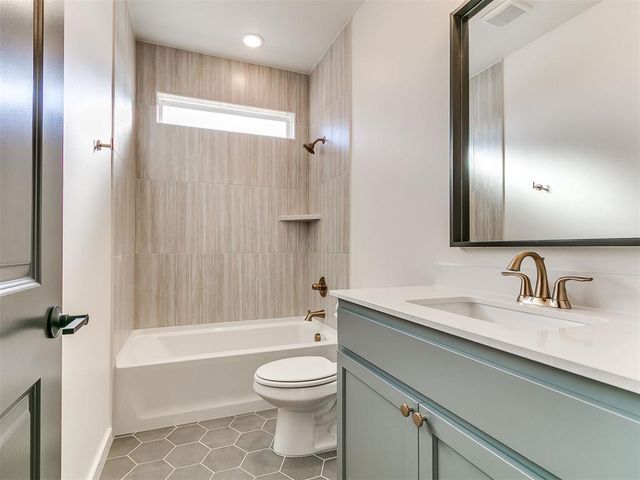 7701 Three Woods Lane, Yukon, OK 73099