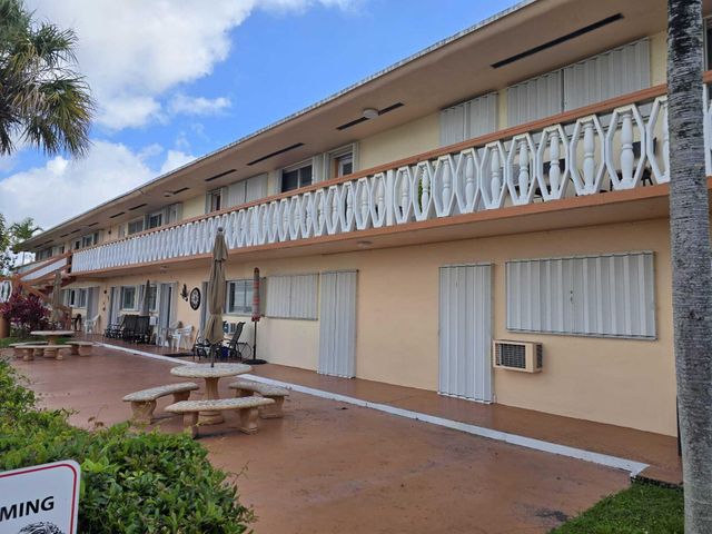 1000 SW 10th Avenue SW 19p, Hallandale Beach, FL 33009