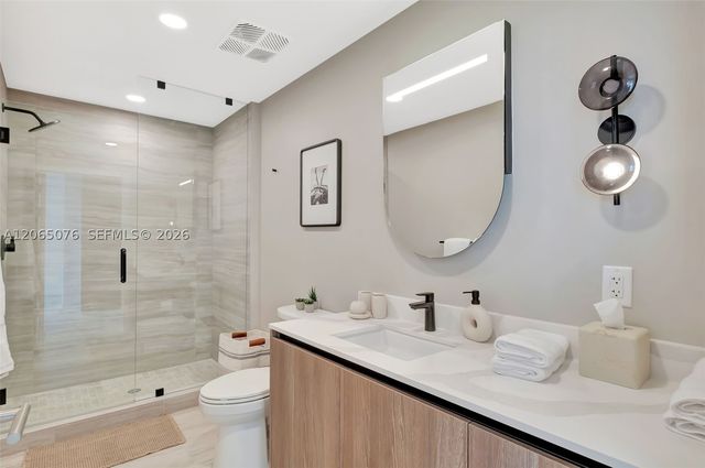 580 72nd St 808, Miami Beach, FL 33141