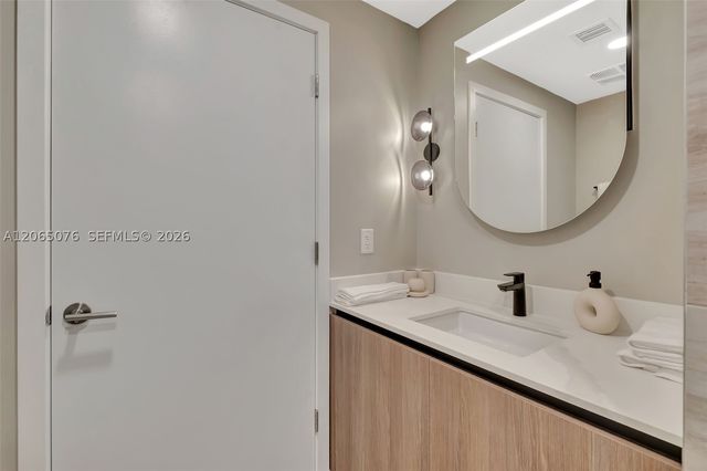 580 72nd St 808, Miami Beach, FL 33141