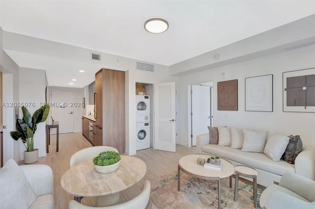 580 72nd St 808, Miami Beach, FL 33141