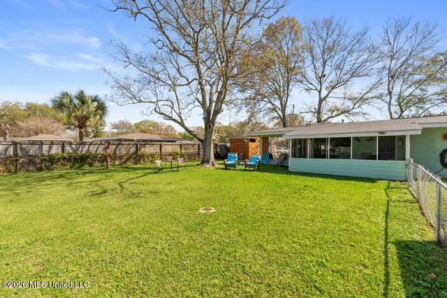 1903 Meadowbrook Street, Pascagoula, MS 39567