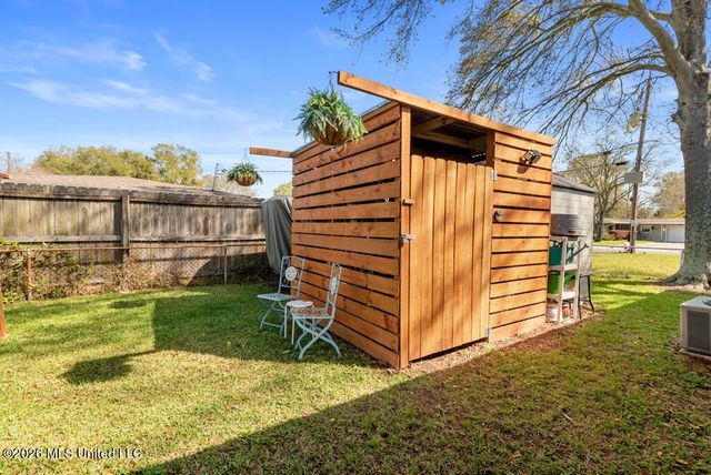 1903 Meadowbrook Street, Pascagoula, MS 39567