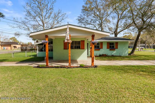 1903 Meadowbrook Street, Pascagoula, MS 39567