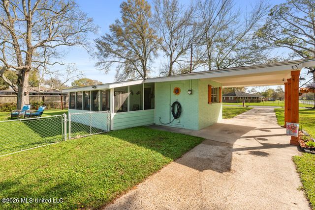 1903 Meadowbrook Street, Pascagoula, MS 39567