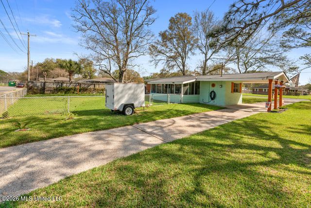 1903 Meadowbrook Street, Pascagoula, MS 39567