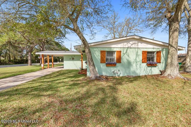 1903 Meadowbrook Street, Pascagoula, MS 39567