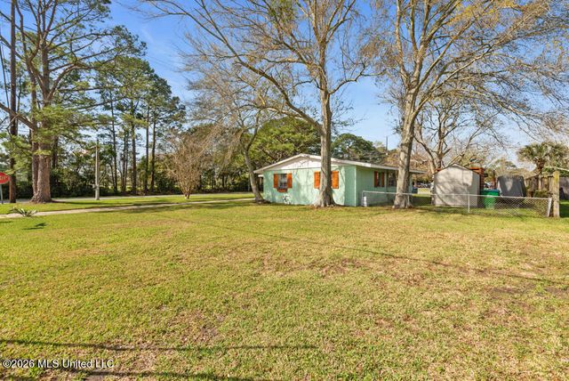 1903 Meadowbrook Street, Pascagoula, MS 39567