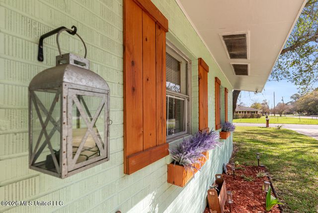 1903 Meadowbrook Street, Pascagoula, MS 39567