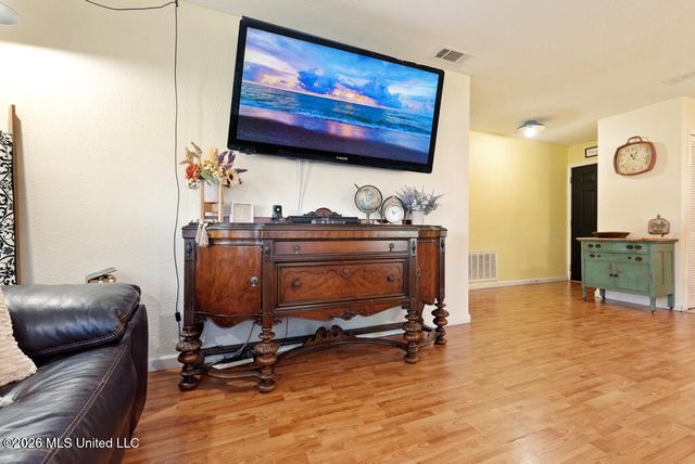 1903 Meadowbrook Street, Pascagoula, MS 39567