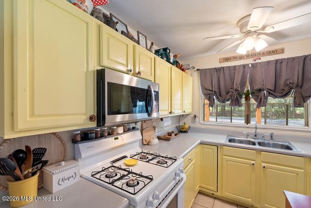 1903 Meadowbrook Street, Pascagoula, MS 39567