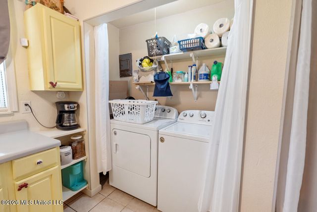 1903 Meadowbrook Street, Pascagoula, MS 39567