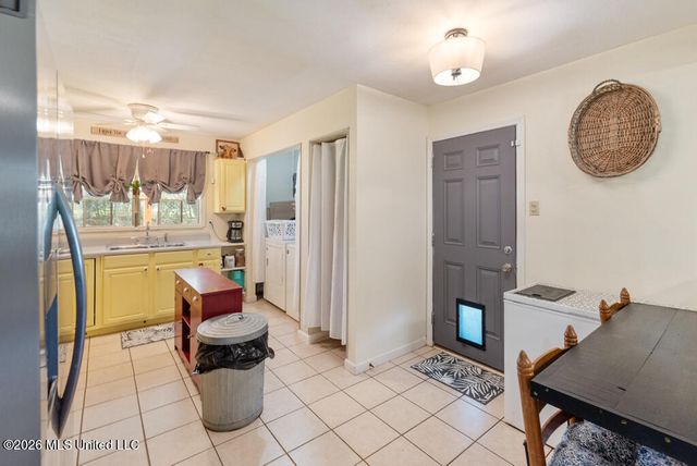 1903 Meadowbrook Street, Pascagoula, MS 39567