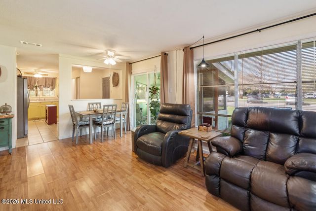 1903 Meadowbrook Street, Pascagoula, MS 39567