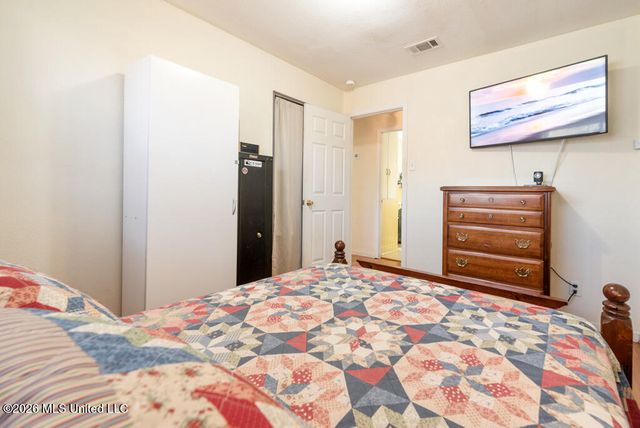 1903 Meadowbrook Street, Pascagoula, MS 39567