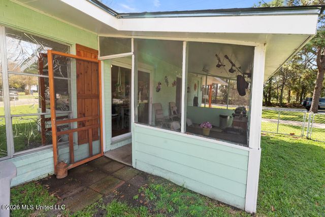 1903 Meadowbrook Street, Pascagoula, MS 39567