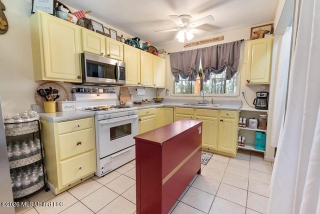 1903 Meadowbrook Street, Pascagoula, MS 39567