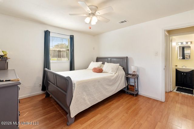 1903 Meadowbrook Street, Pascagoula, MS 39567