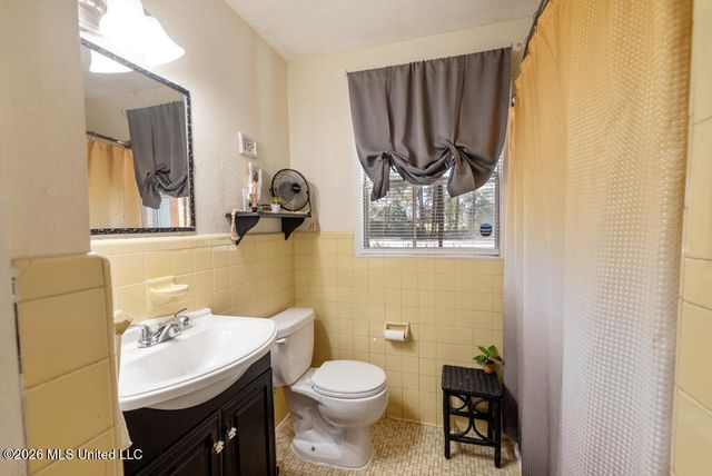 1903 Meadowbrook Street, Pascagoula, MS 39567