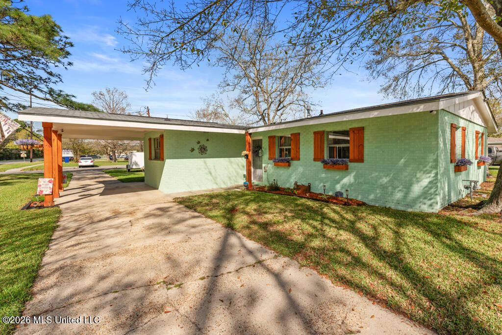 1903 Meadowbrook Street, Pascagoula, MS 39567