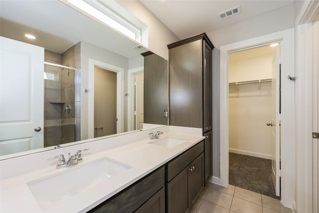 704 Painted Loon Drive, Arlington, TX 76005