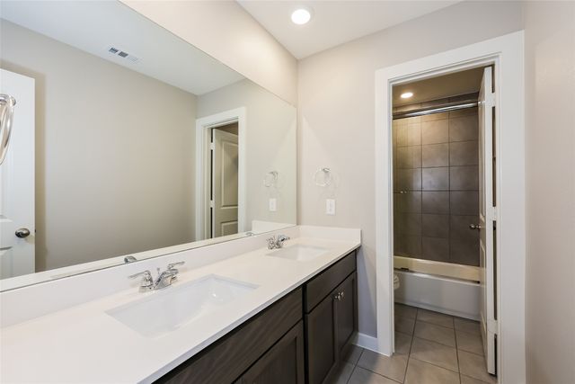 704 Painted Loon Drive, Arlington, TX 76005