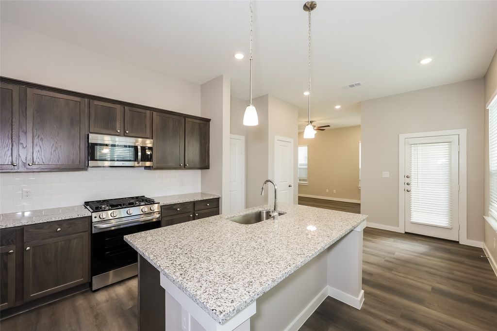 704 Painted Loon Drive, Arlington, TX 76005