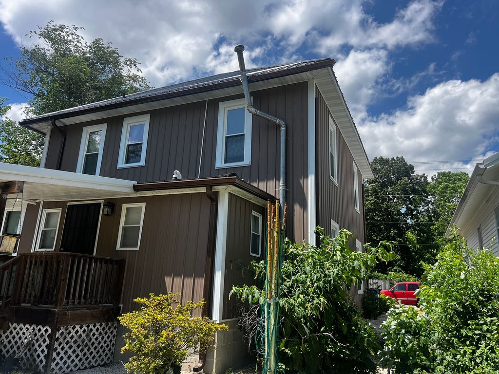Image 2 of property listing at 2121 College Avenue, Mt Vernon, IL 62864