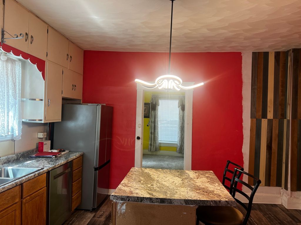 Image 12 of property listing at 2121 College Avenue, Mt Vernon, IL 62864