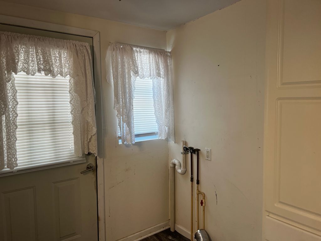 Image 15 of property listing at 2121 College Avenue, Mt Vernon, IL 62864