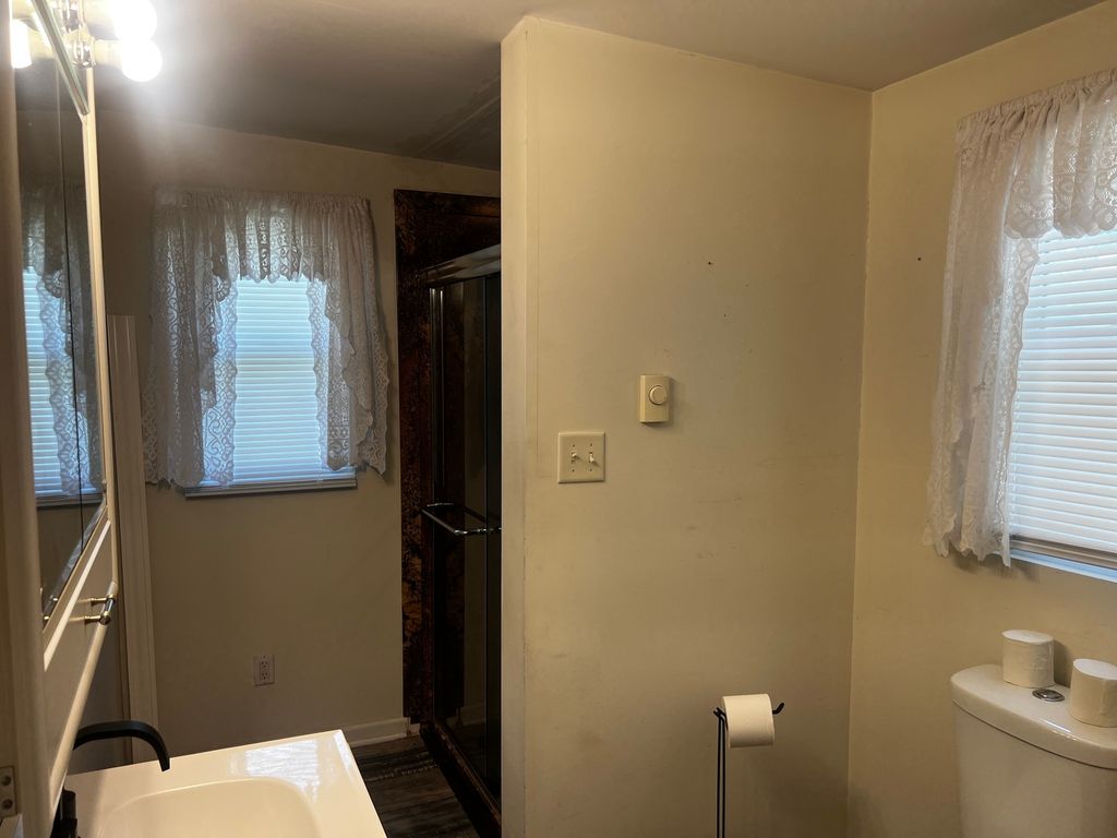 Image 16 of property listing at 2121 College Avenue, Mt Vernon, IL 62864
