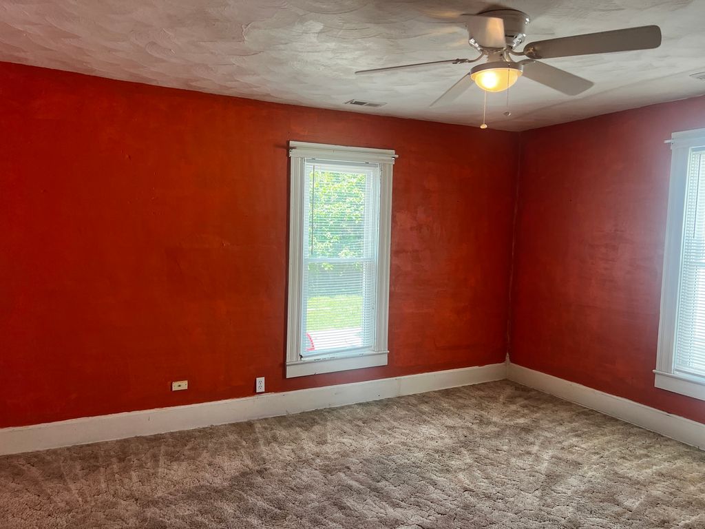 Image 19 of property listing at 2121 College Avenue, Mt Vernon, IL 62864