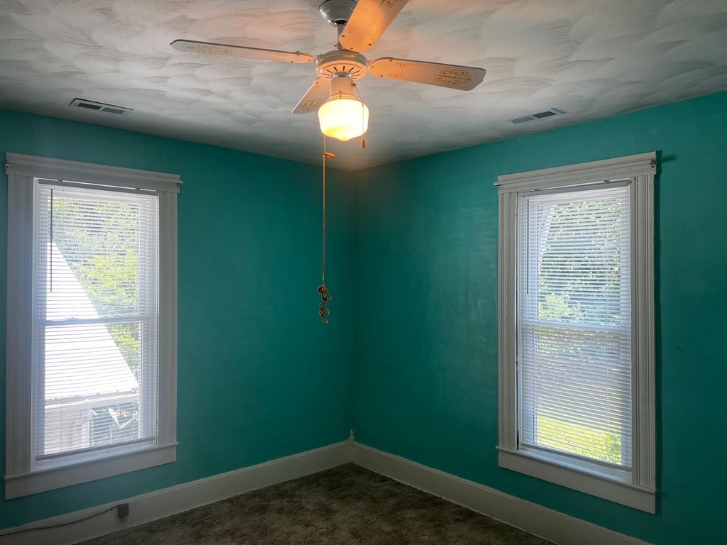 Image 22 of property listing at 2121 College Avenue, Mt Vernon, IL 62864