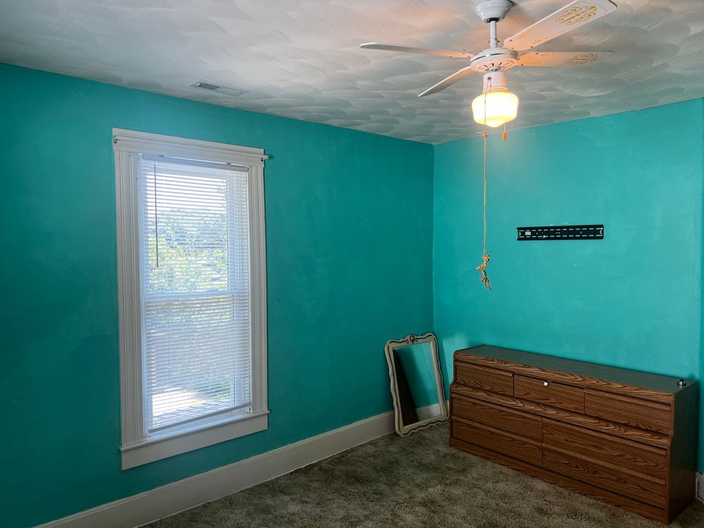 Image 23 of property listing at 2121 College Avenue, Mt Vernon, IL 62864