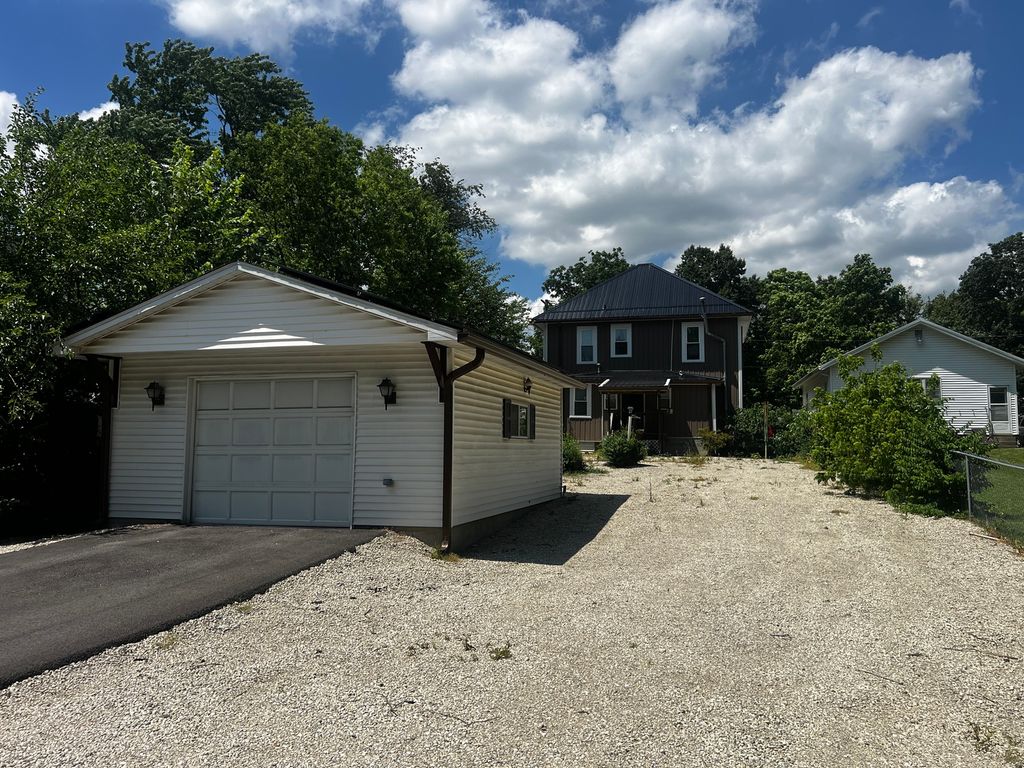 Image 30 of property listing at 2121 College Avenue, Mt Vernon, IL 62864
