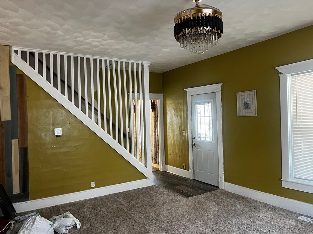 Image 4 of property listing at 2121 College Avenue, Mt Vernon, IL 62864