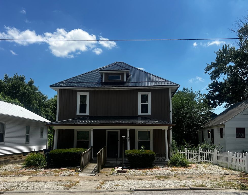 Image 35 of property listing at 2121 College Avenue, Mt Vernon, IL 62864