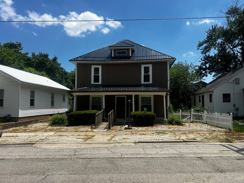 Image 36 of property listing at 2121 College Avenue, Mt Vernon, IL 62864