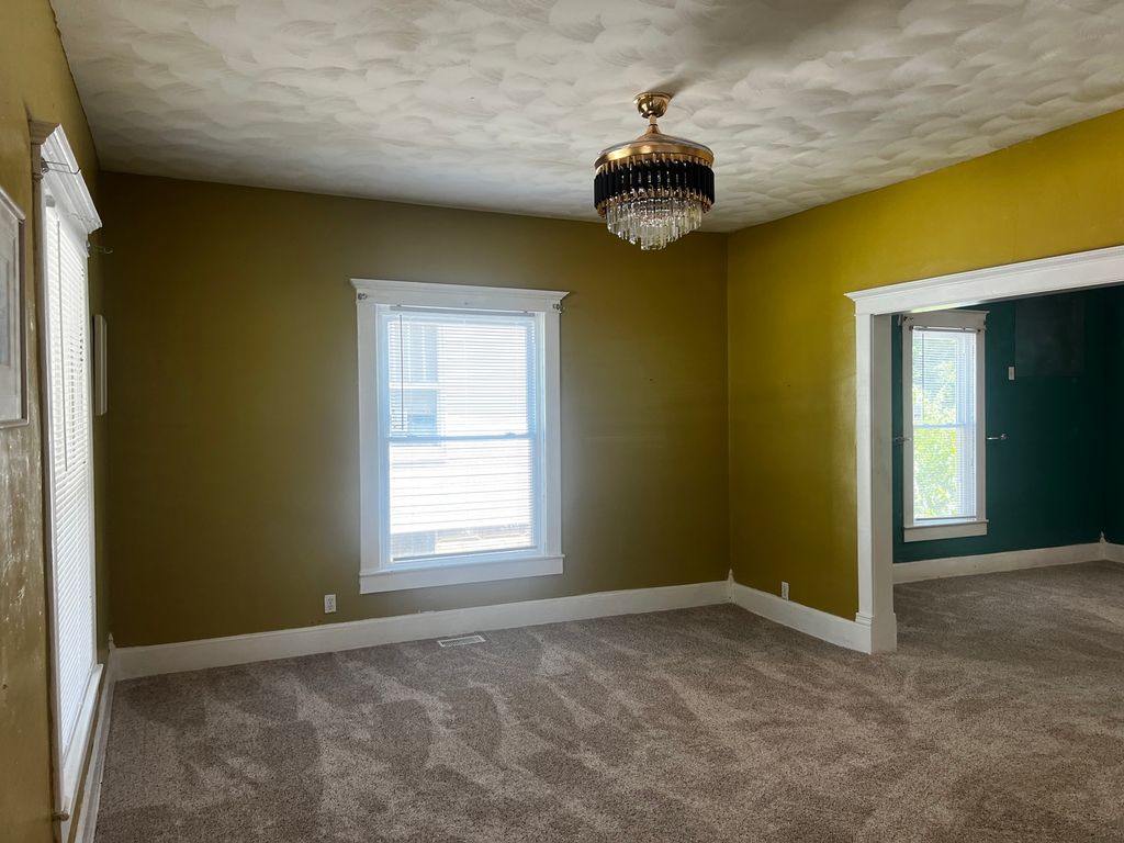 Image 5 of property listing at 2121 College Avenue, Mt Vernon, IL 62864