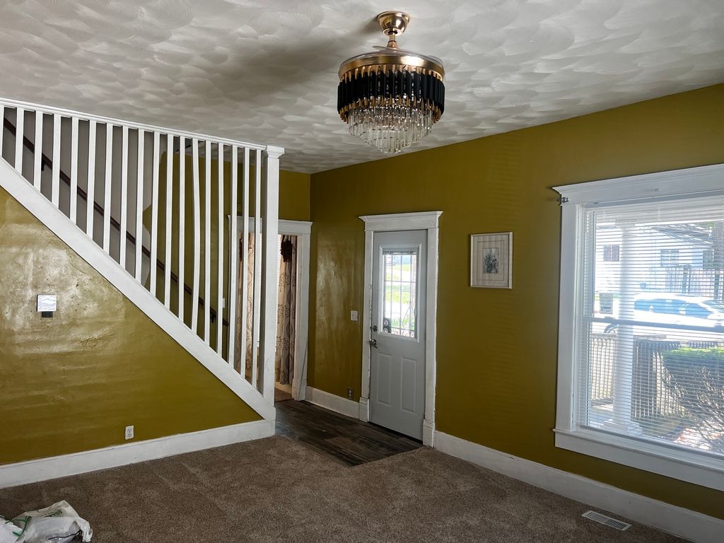 Image 6 of property listing at 2121 College Avenue, Mt Vernon, IL 62864