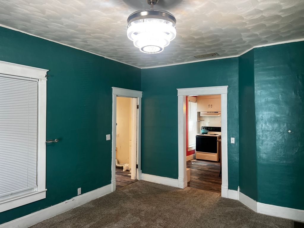 Image 8 of property listing at 2121 College Avenue, Mt Vernon, IL 62864