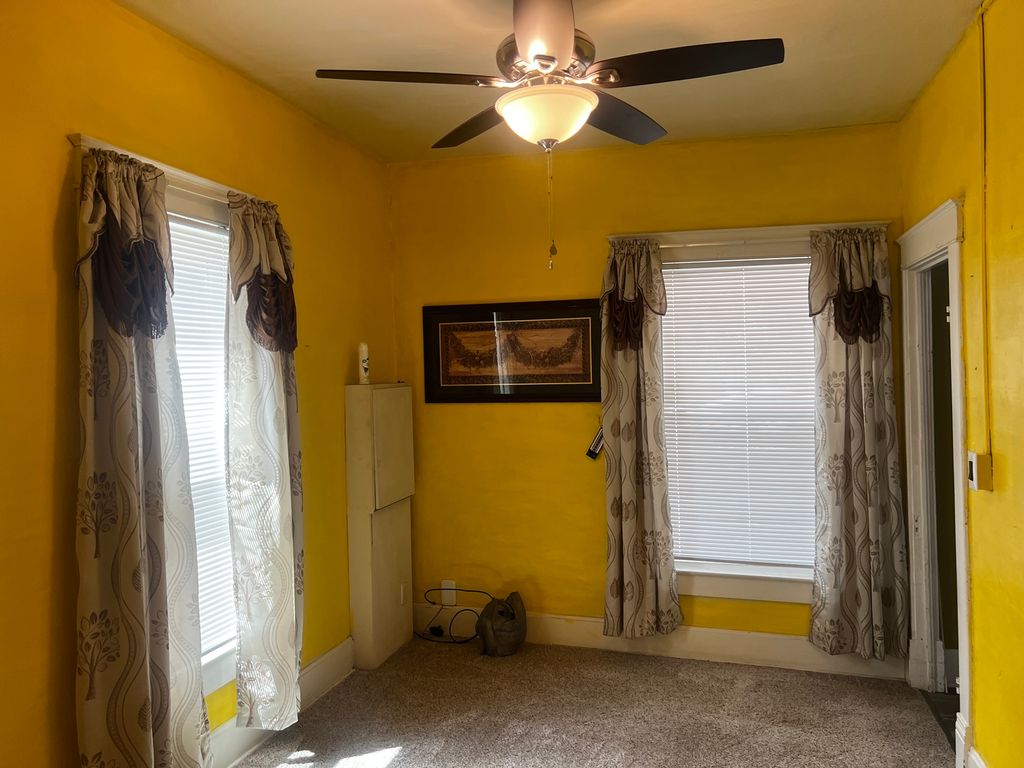 Image 9 of property listing at 2121 College Avenue, Mt Vernon, IL 62864