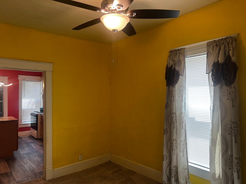 Image 10 of property listing at 2121 College Avenue, Mt Vernon, IL 62864