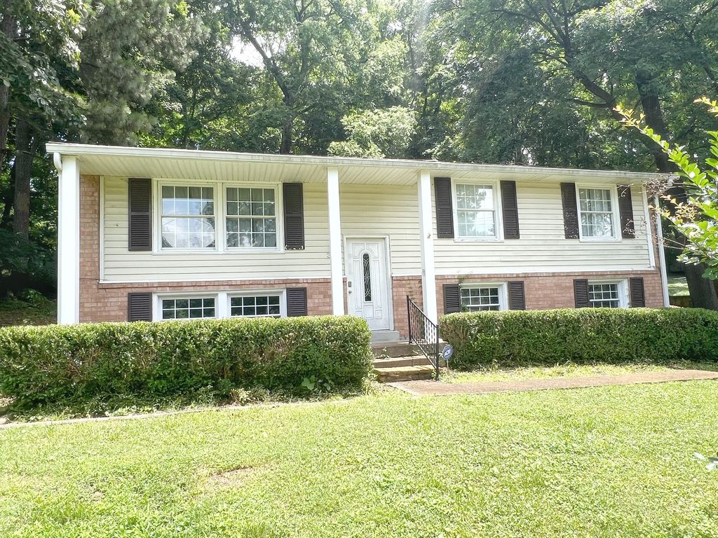 304 Bonnahurst Dr, Hermitage, TN 37076